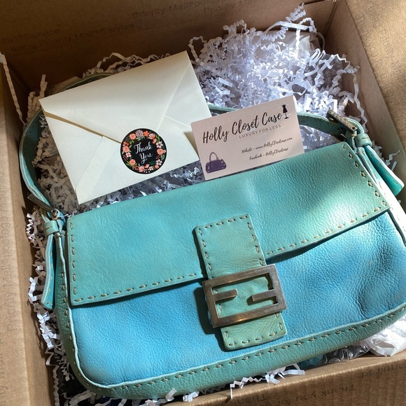 Hollyclosetcase | Like to save my closet 💕 - Picture 3 of 8